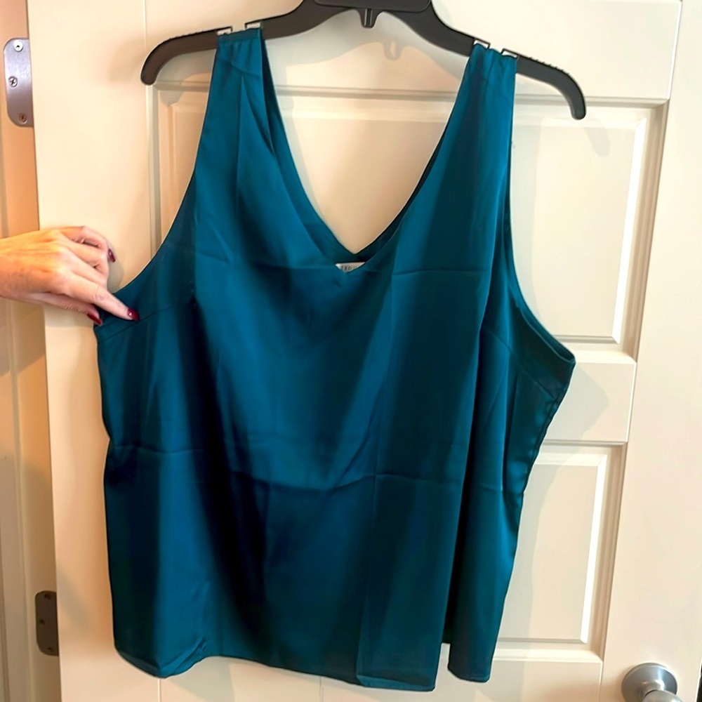 CLOSET CLEAR OUT. Women's Ekouaer tank top. Size: XXL. NWOT. PTP: 24in.